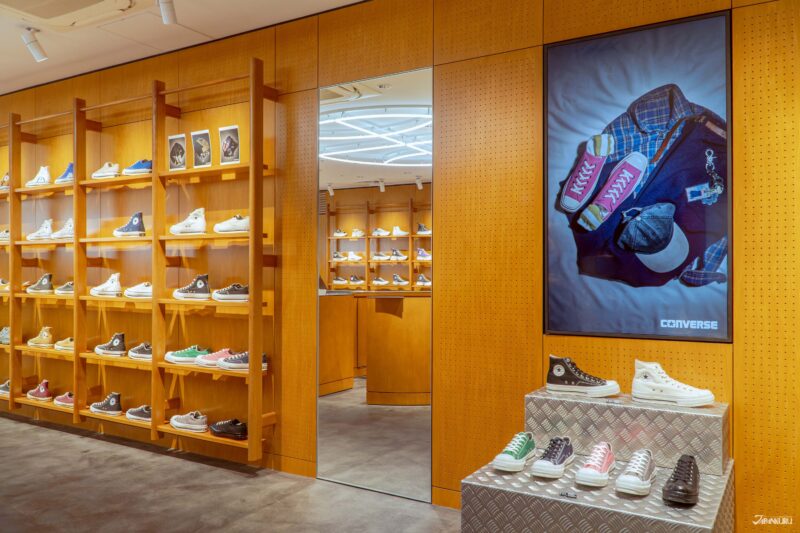 コンバース横浜店の店内