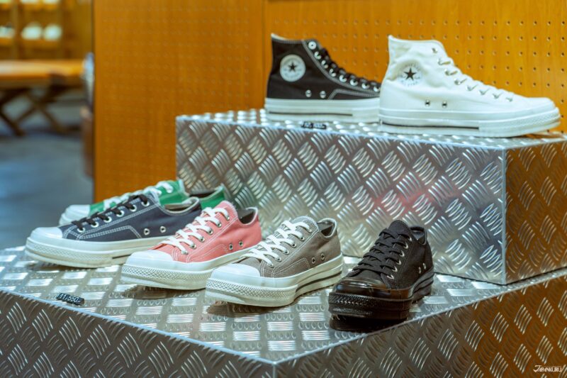 コンバースのスクエアトゥシューズ