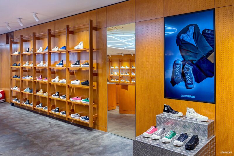 バリエーション豊かなスニーカーのラインアップ