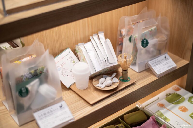 Ceremonial-grade matcha at Haneda Airport (Japanese Tea KIMIKURA)