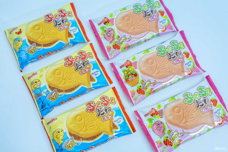 ขนมญี่ปุ่นสอดไส้รสคือช็อกโกแลตและสตรอว์เบอร์รี 